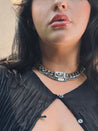 model wearing the collier necklace in silver